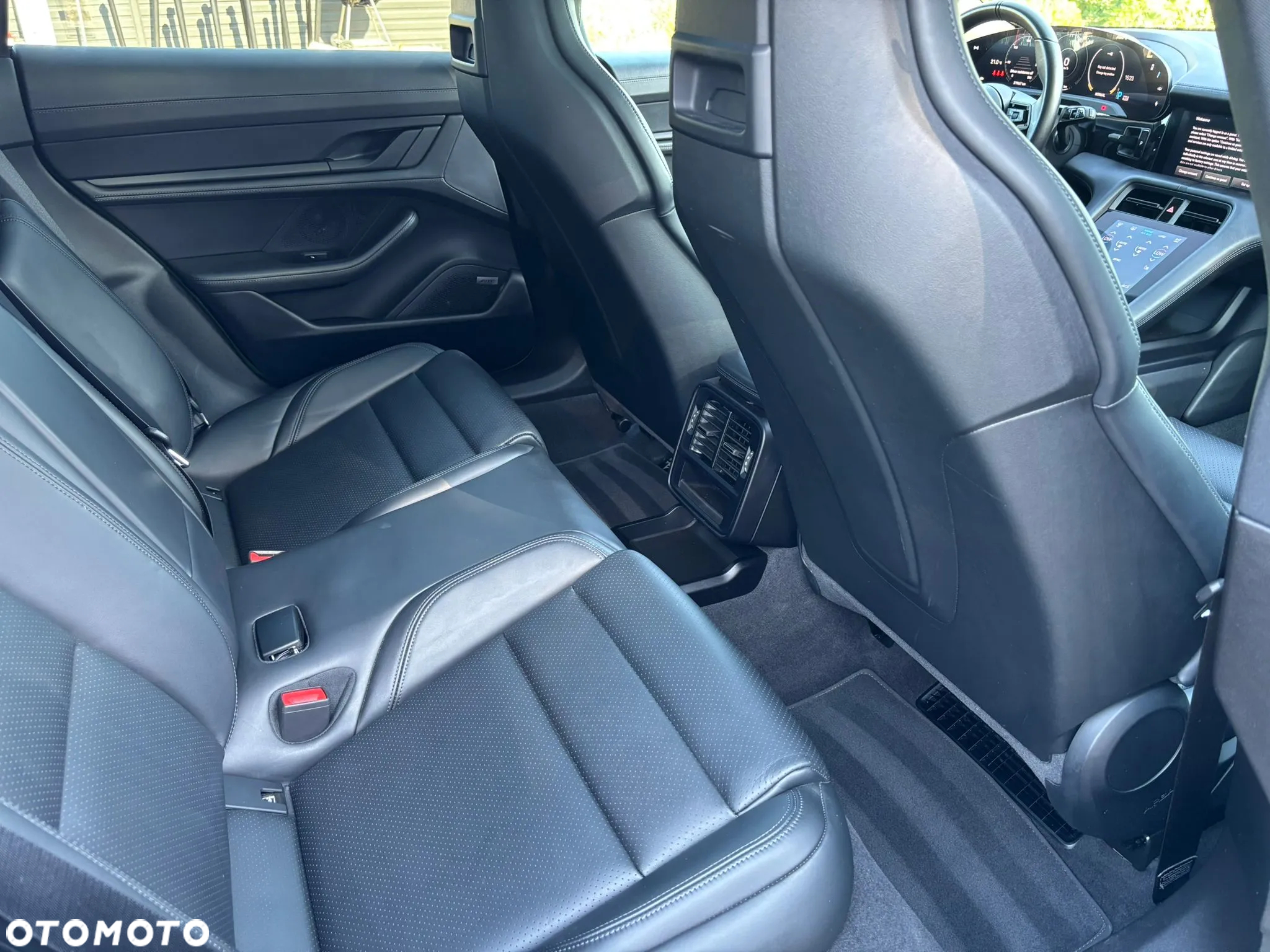 Porsche Taycan 4 Cross Turismo - 15