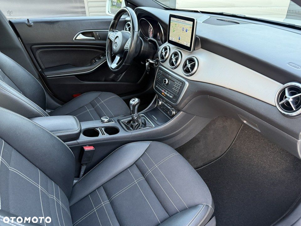 Mercedes-Benz CLA 180 AMG Line - 30