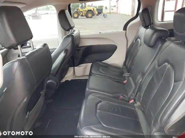 Chrysler Pacifica - 5