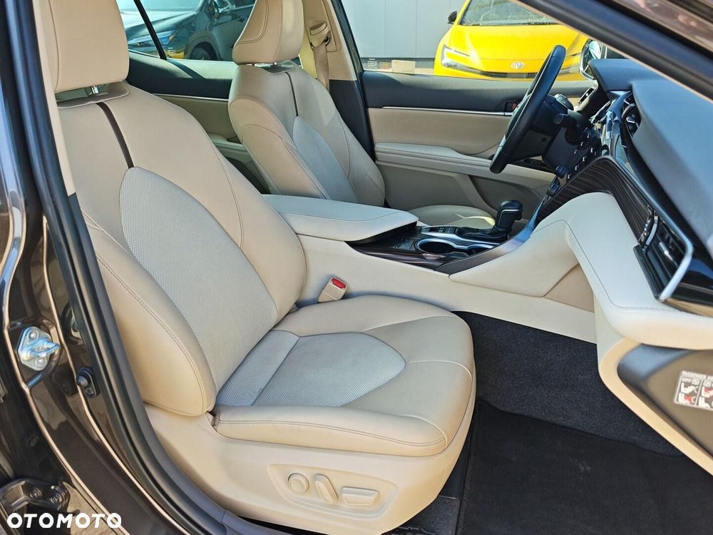 Toyota Camry 2.5 Hybrid Executive CVT - 12