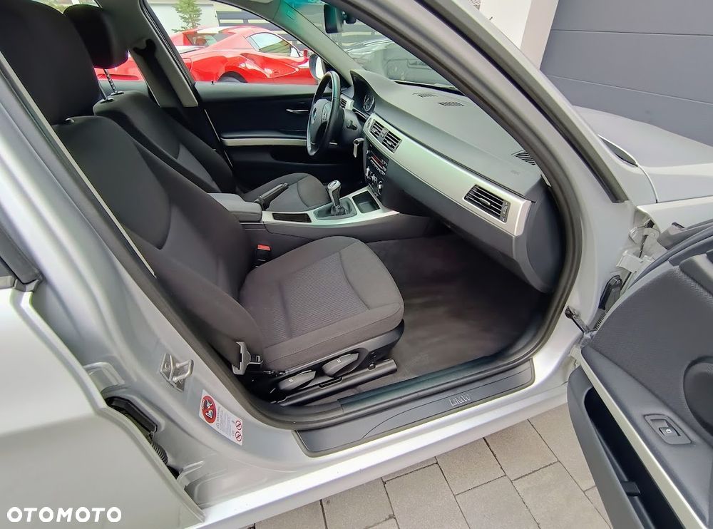 BMW Seria 3 320i - 12