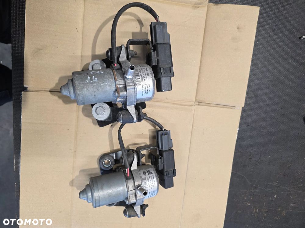 OPEL CORSA E ADAM VACUM POMPA 13431921 - 1