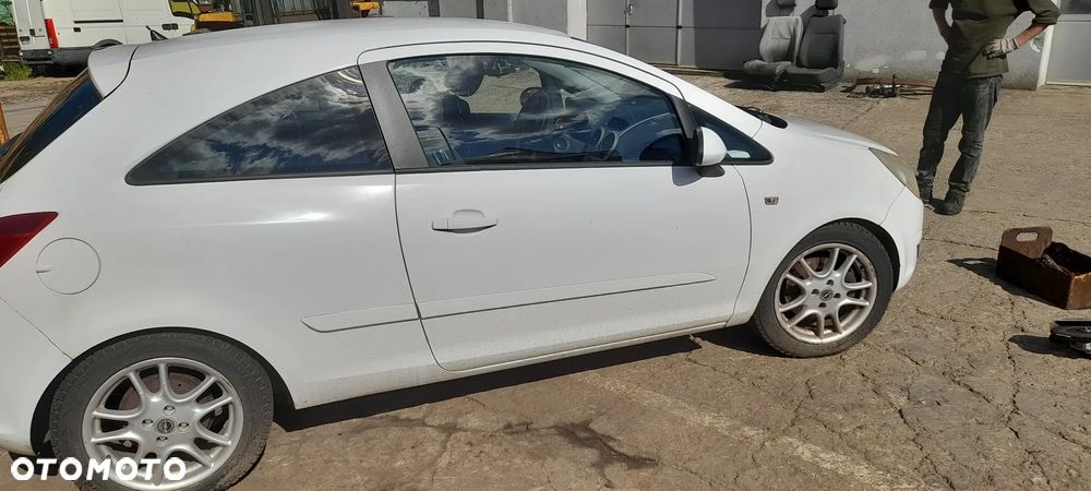 ZDERZAK tylny OPEL CORSA D - 3