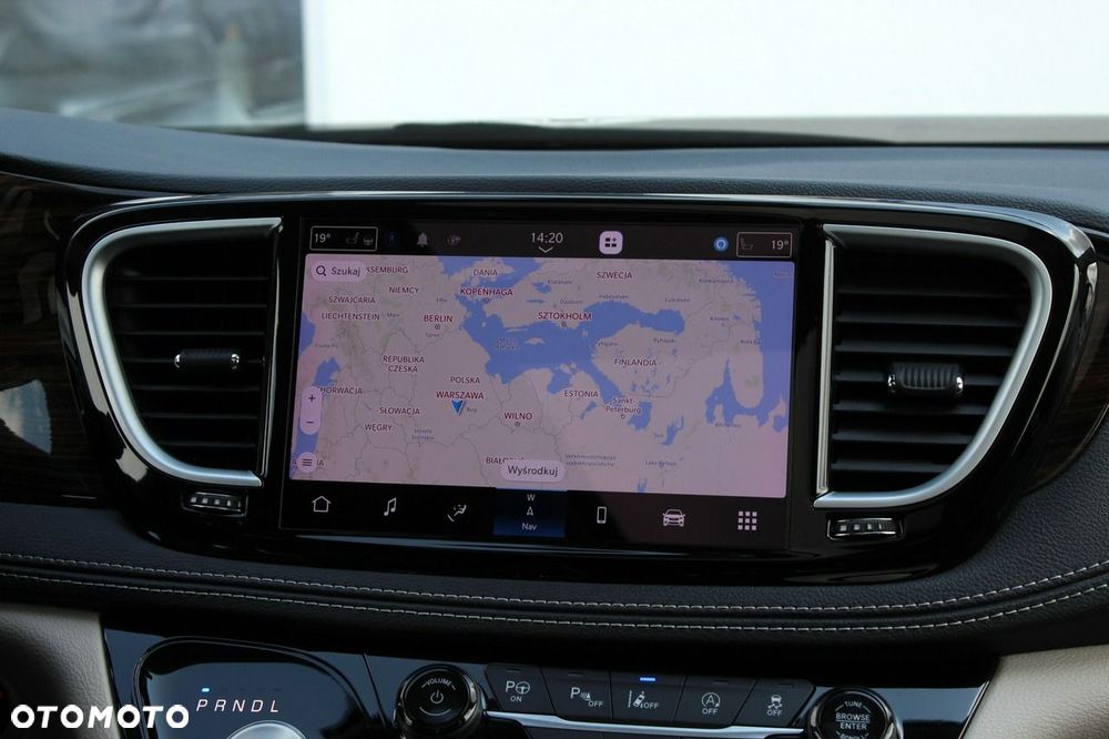 Chrysler Pacifica - 23