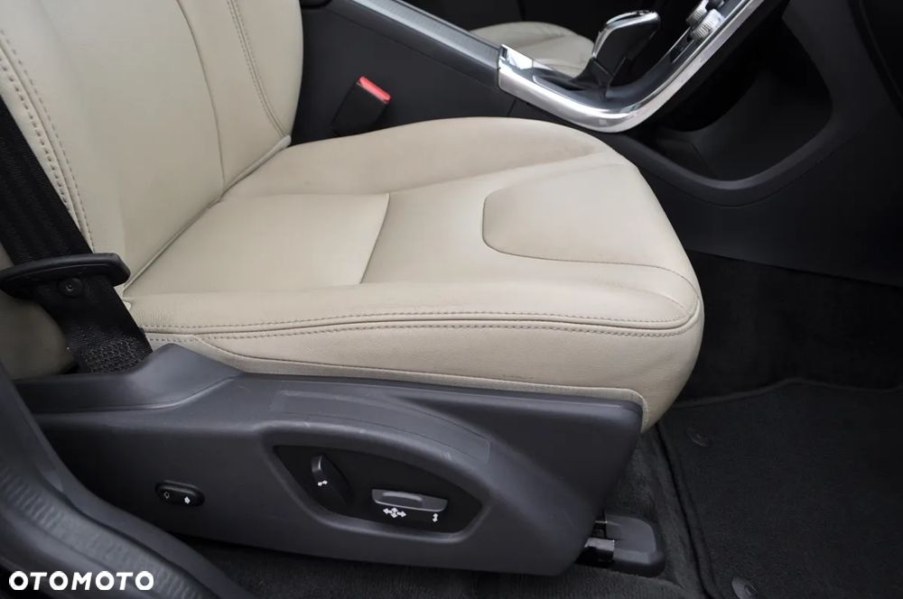 Volvo XC 60 D4 AWD Summum - 29