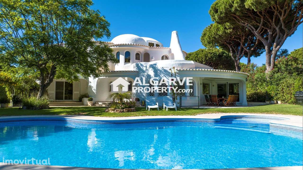 Charmosa moradia V6 numa rua sem saída frente ao golfe e perto da Mari - Grande imagem: 4/49