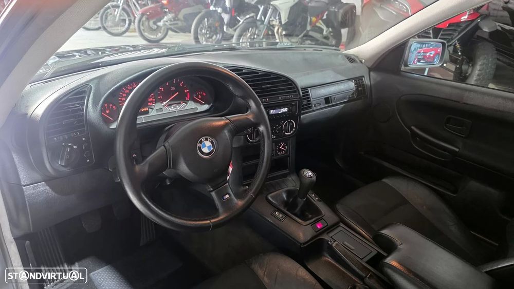 BMW 320 i Coupé M Sport - 24