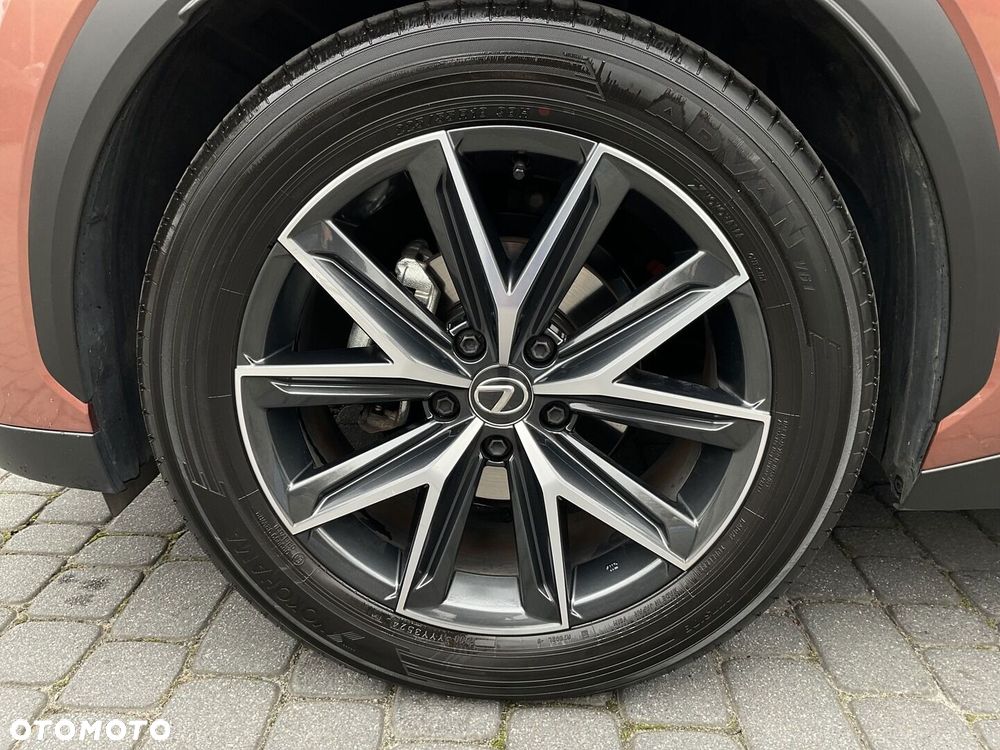 Lexus LBX 1.5 Hybrid Cool AWD - 36