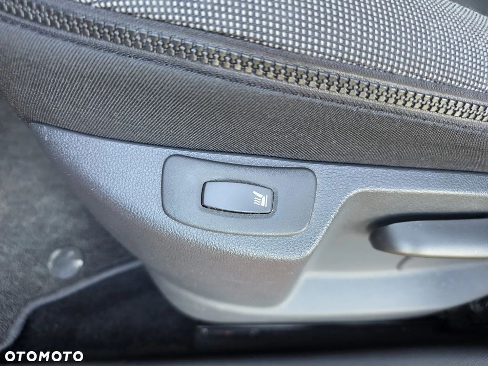 Renault Captur ENERGY TCe 120 Intens - 25