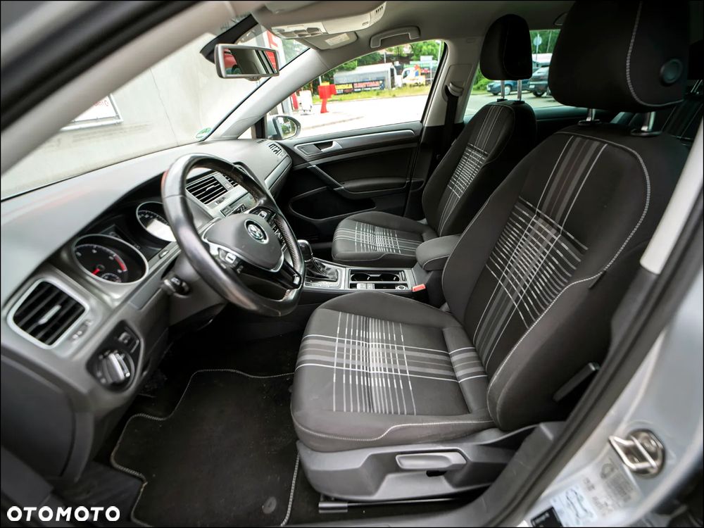Volkswagen Golf - 6