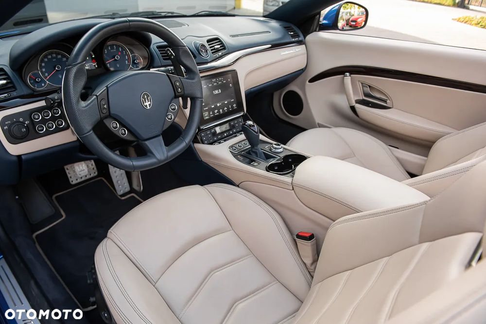 Maserati GranCabrio - 13
