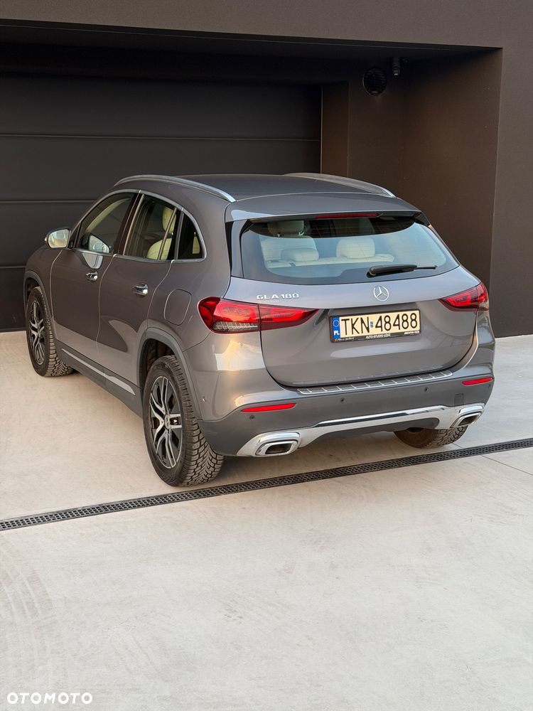 Mercedes-Benz GLA 180 Progressive - 11