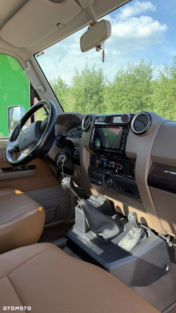 Toyota Land Cruiser - 13