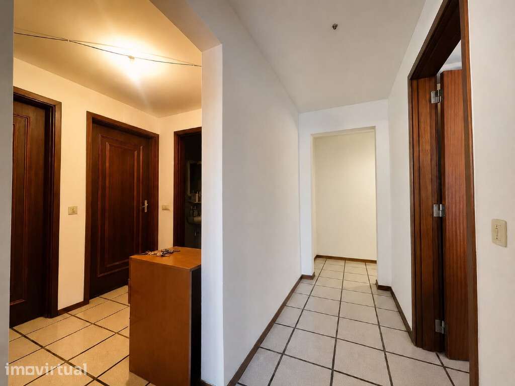 Apartamento T2 com lugar de garagem em zona da Solum - Grande imagem: 4/12