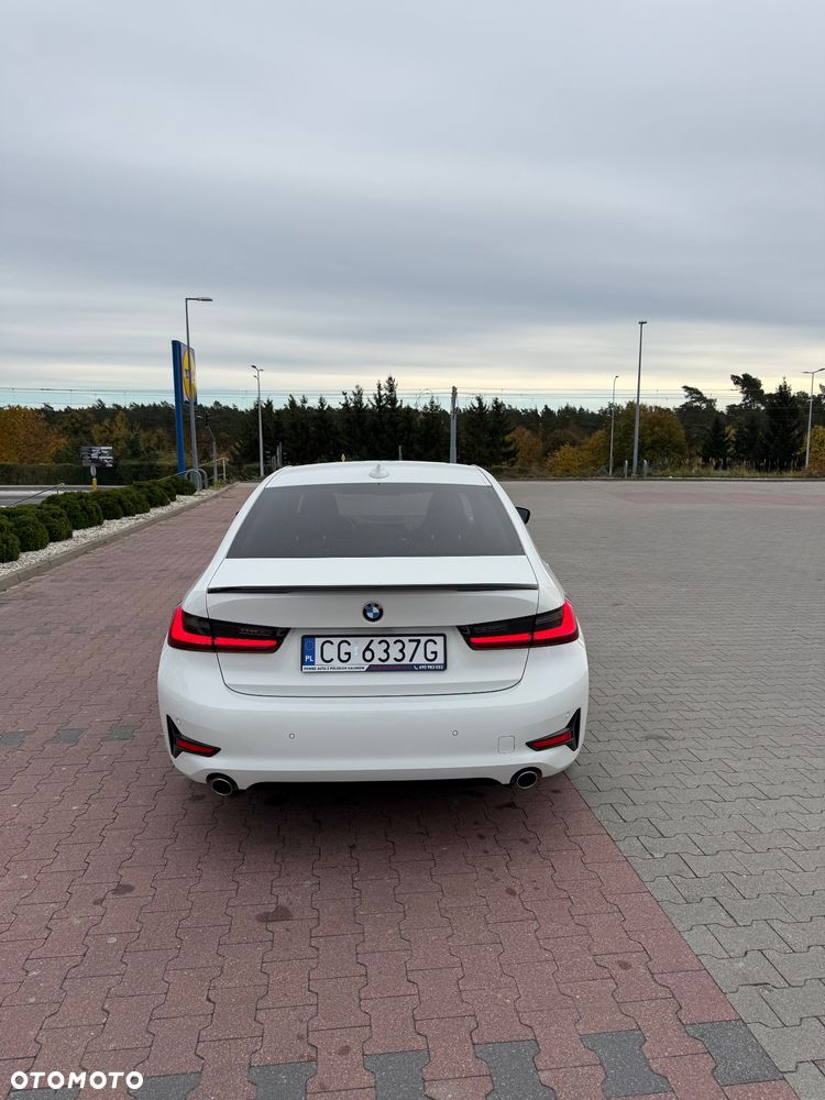 BMW 318D 2022 photo 3