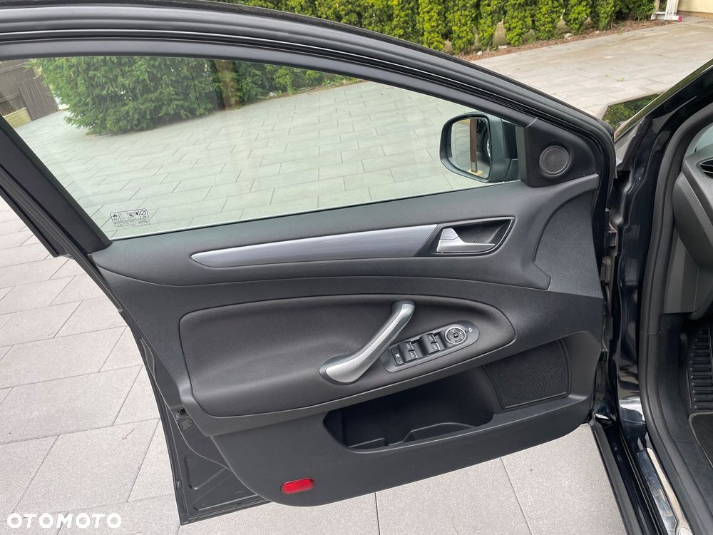 Ford Mondeo - 23