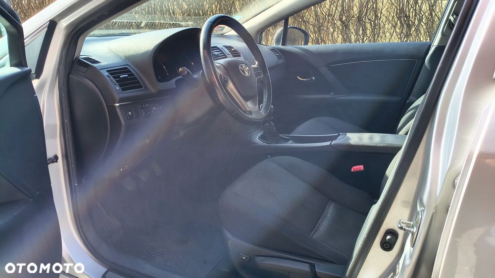 Toyota Avensis 1.8 Sol plus - 6