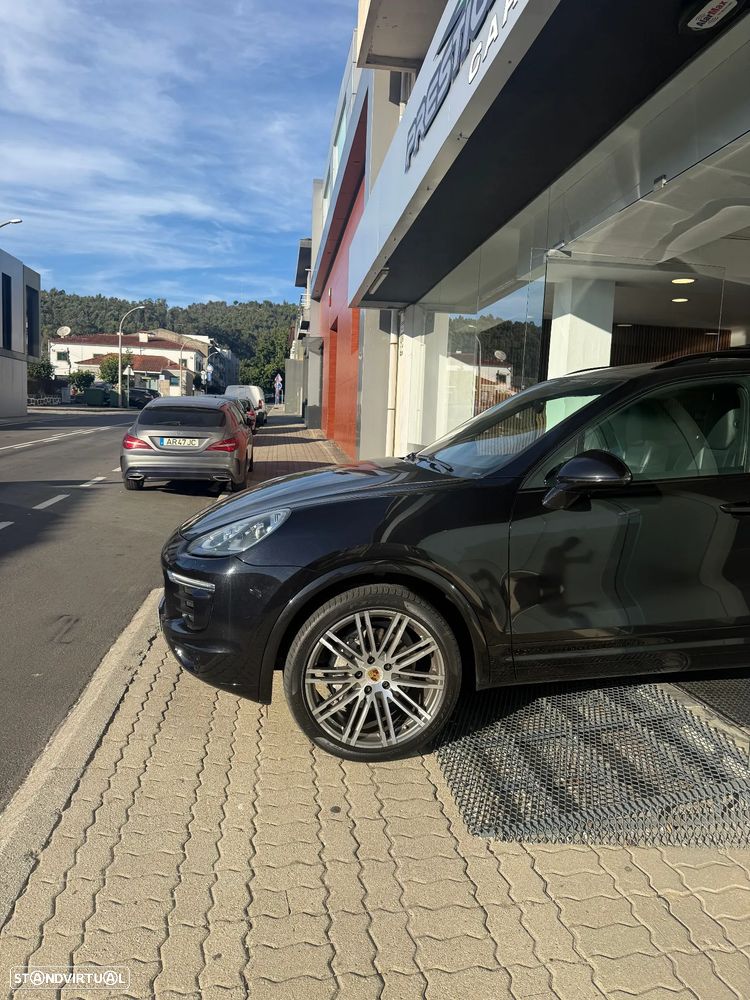 Porsche Cayenne Platinum Edition - 2