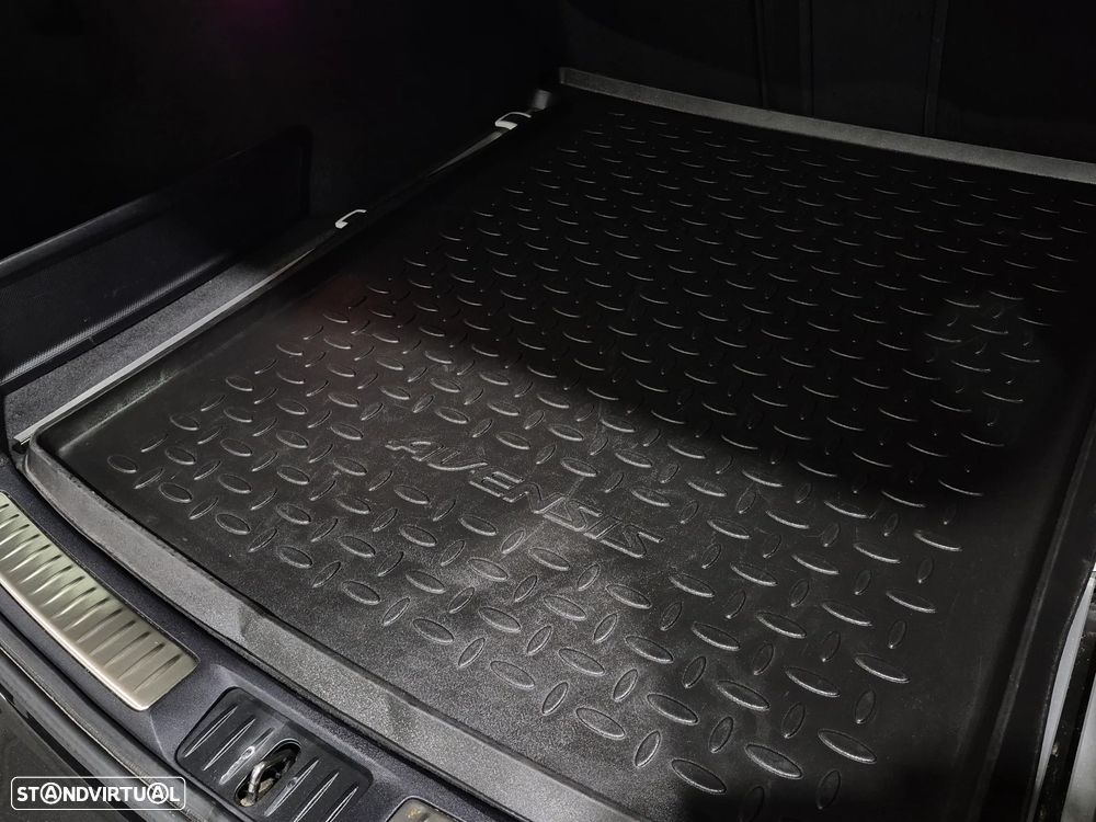 Toyota Avensis SW 2.0 D-4D Exclusive - 32