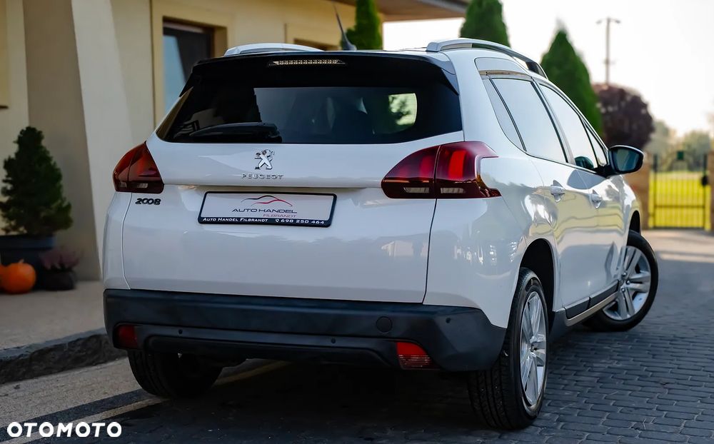 Peugeot 2008 1.2 Pure Tech Style EU6 - 21