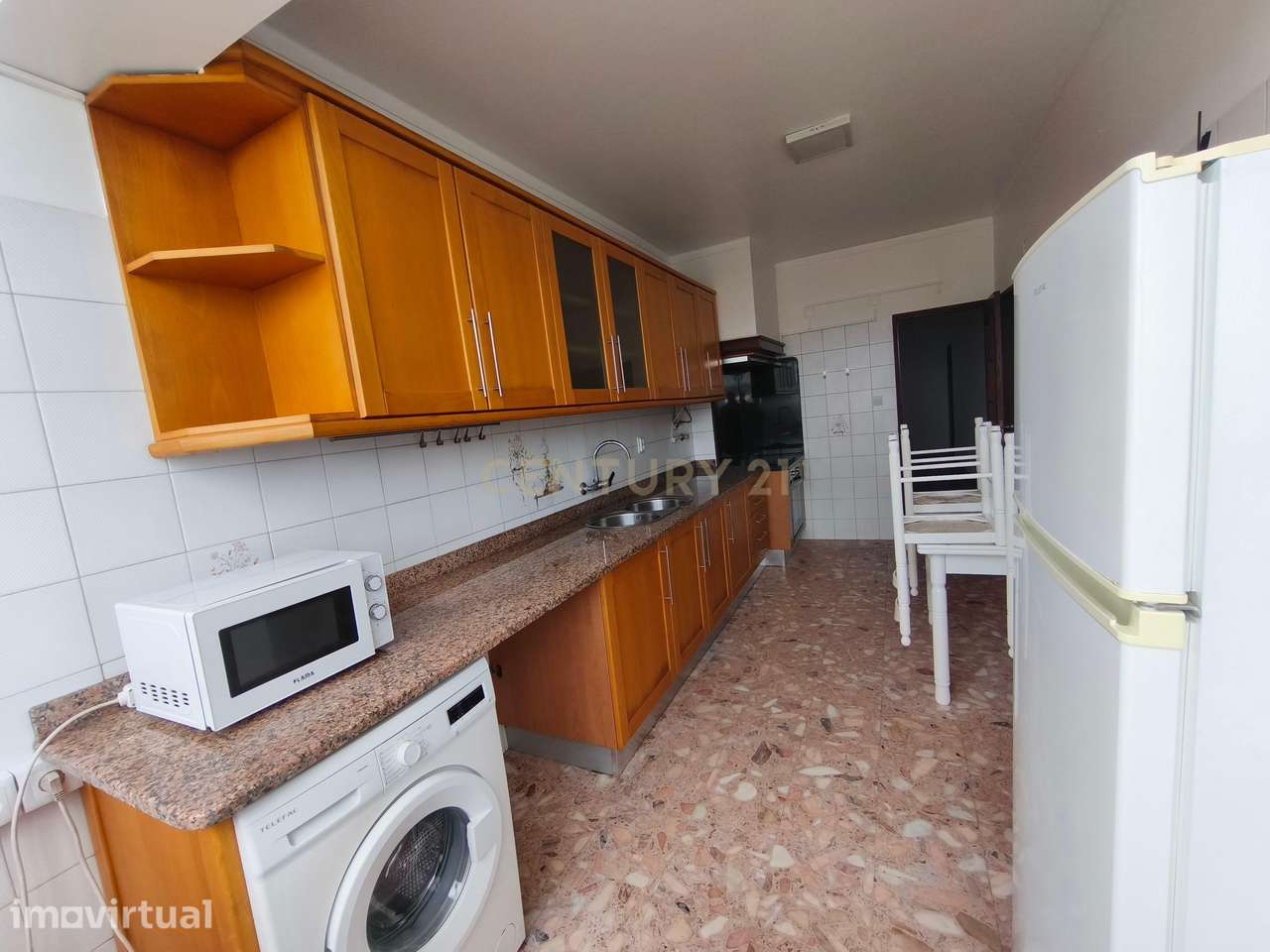 Excelente T2 para arrendamento no Centro da Lourinhã – Em Frente ao Te - Grande imagem: 2/12