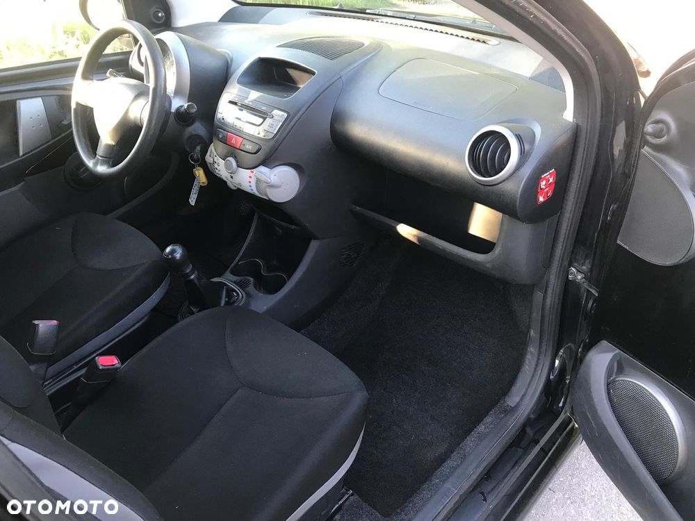 Toyota Aygo Connect - 10