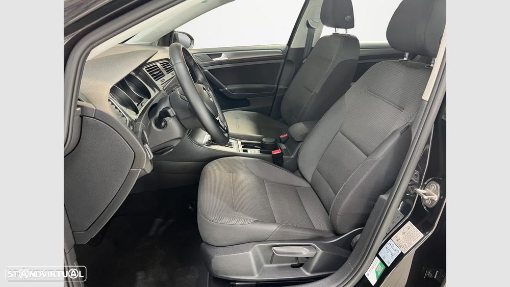 VW Golf 1.6 TDI Confortline DSG - 11