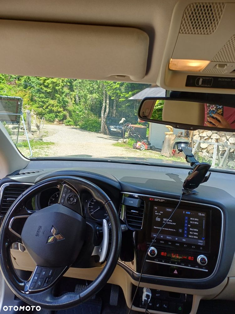 Mitsubishi Outlander 2.0 Intense + Navi 4WD CVT - 9