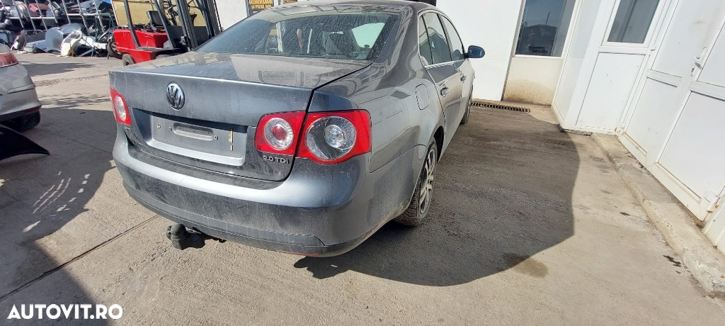Dezmembrari Volkswagen Jetta Motor 2.0TDi cod BKD AN 2007 - 5