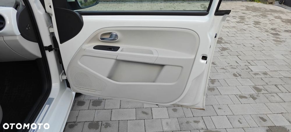 Volkswagen up! e-up - 22