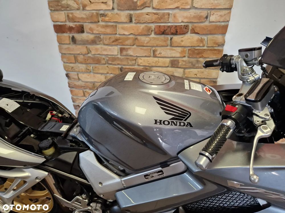 Honda VFR - 34
