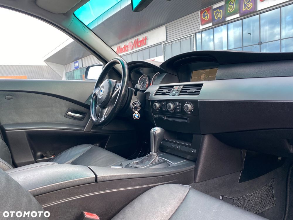 BMW Seria 5 525d - 12