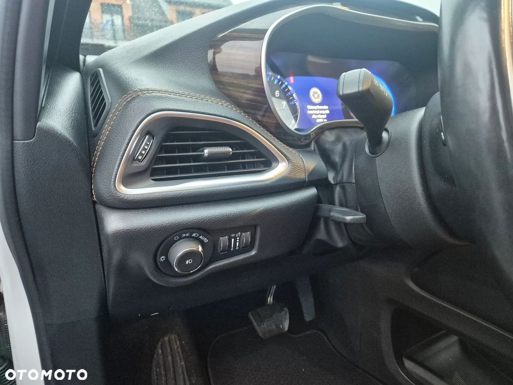 Chrysler Pacifica - 25