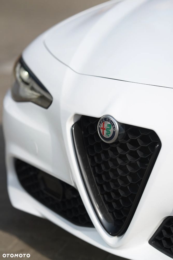 Alfa Romeo Giulia 2.0 Turbo 16V AT8-Q4 Sprint - 8