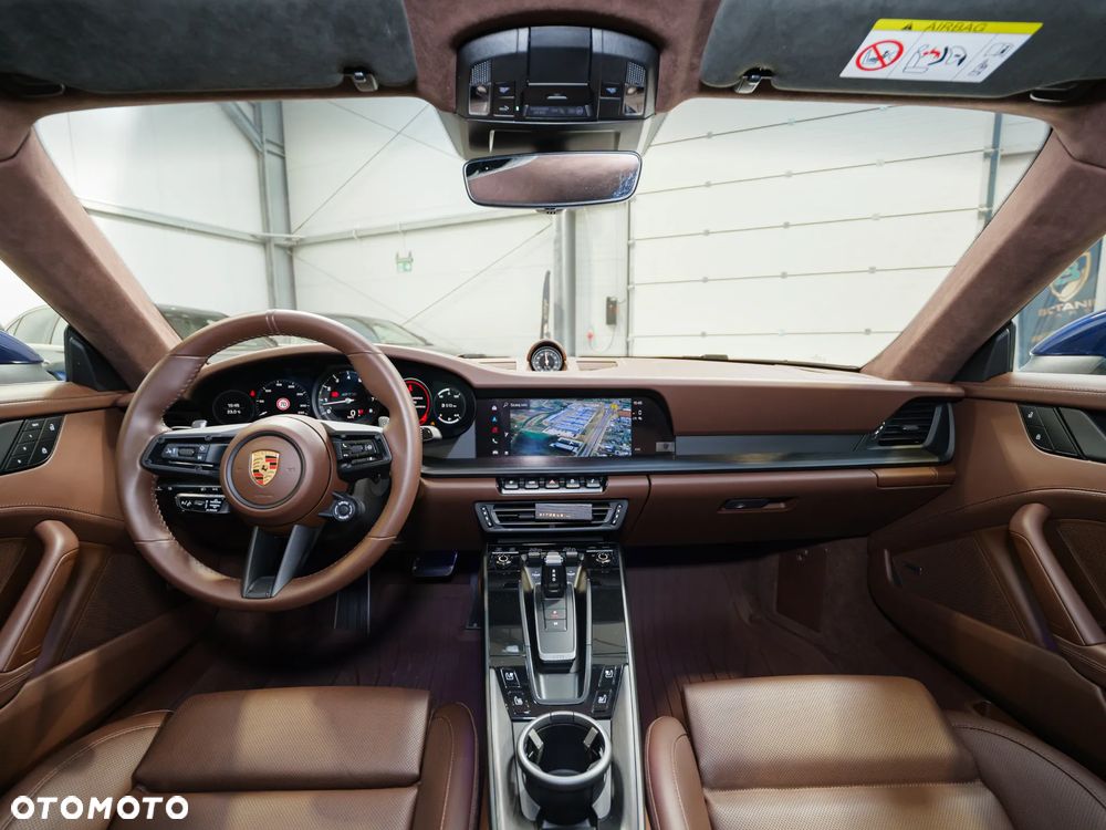 Porsche 911 Carrera 4 GTS - 15