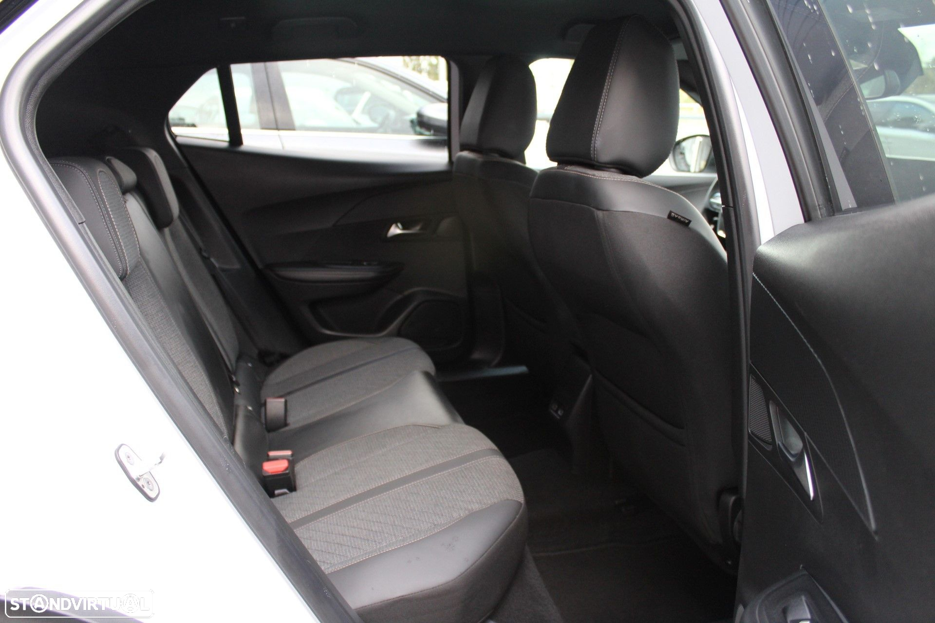 Peugeot 2008 1.2 PureTech Allure Pack EAT8 - 19