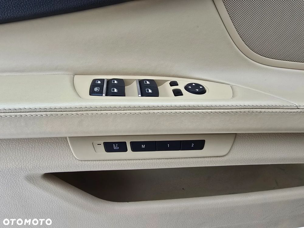 BMW Seria 7 750d xDrive Blue Performance Edition Exclusive - 39