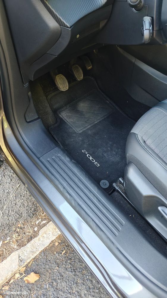 Peugeot 2008 1.2 PureTech Allure - 24