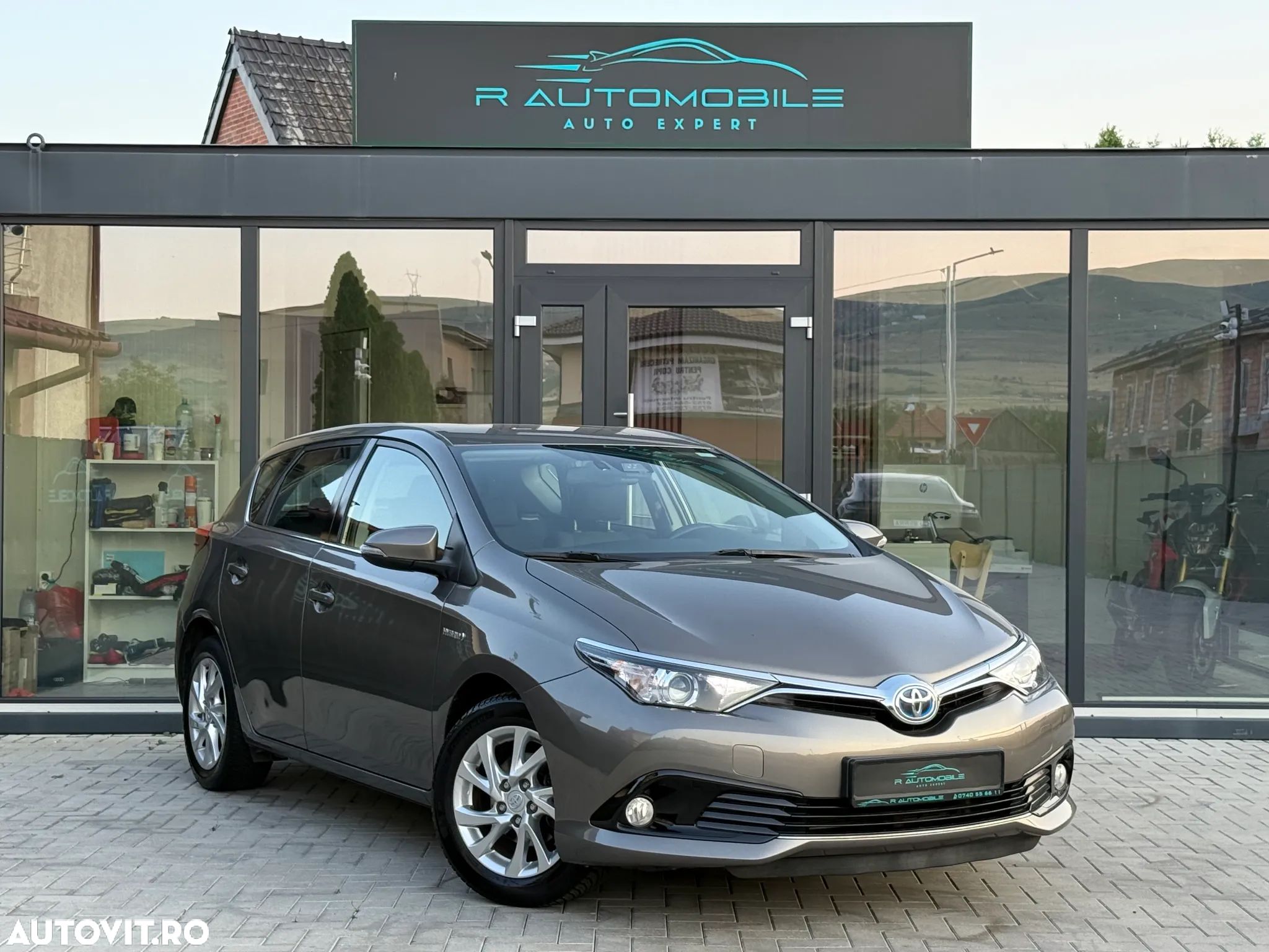 Toyota Auris 1.8 VVT-i Hybrid Automatik Comfort - 1