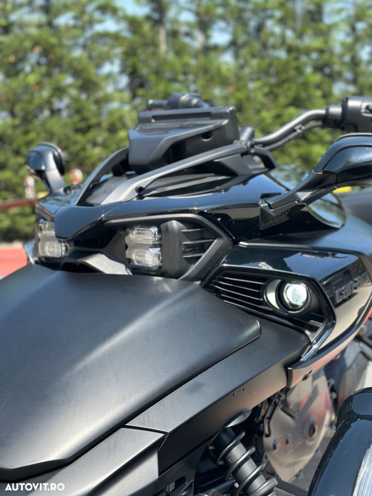 Can-Am Spyder - 18