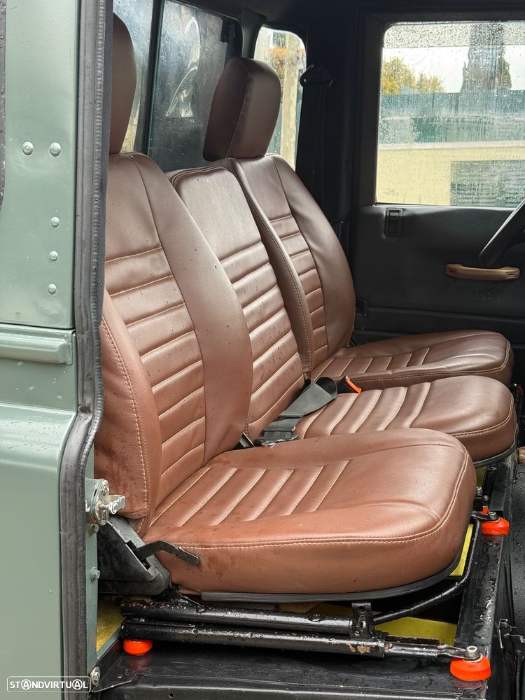 Land Rover Defender 110 SE - 24