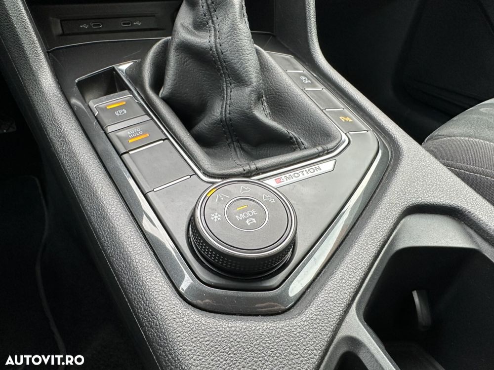 Volkswagen Tiguan 2.0 TDI SCR 4MOTION DSG Elegance - 28