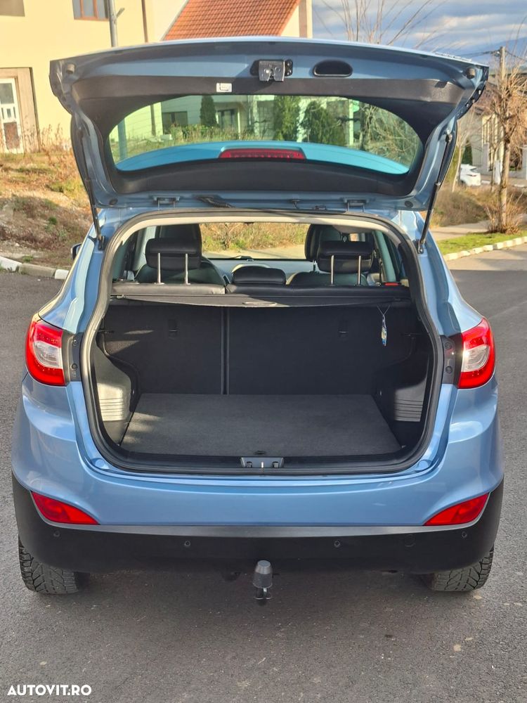 Hyundai ix35 2.0 CRDI 4WD Fifa World Cup Gold Edition - 14