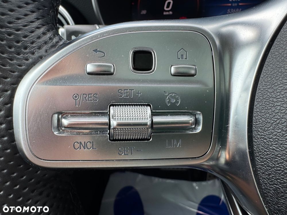 Mercedes-Benz GLC 200 d 4Matic 9G-TRONIC AMG Line - 24