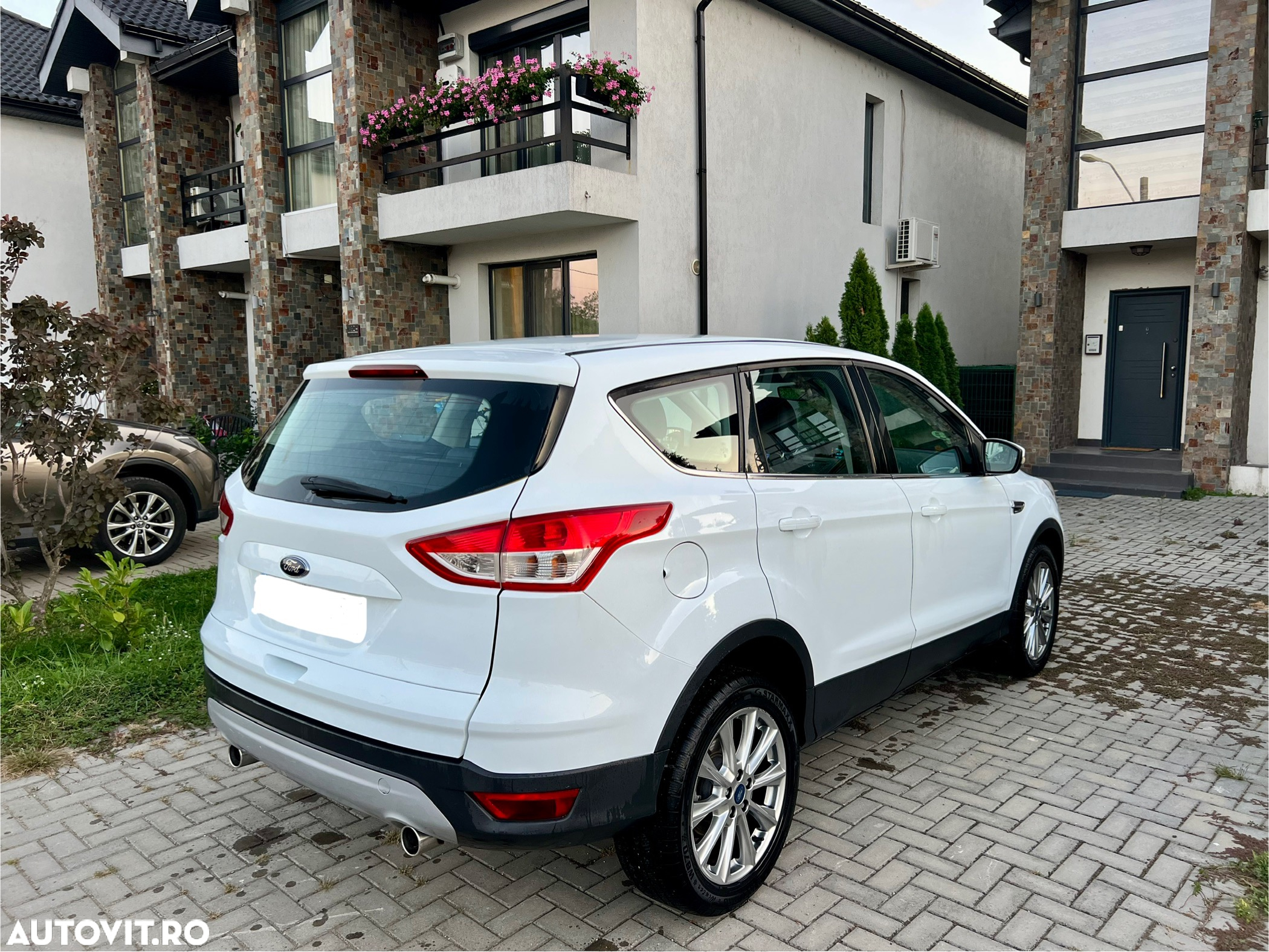 Ford Kuga 2.0 TDCi 4x4 Titanium - 4