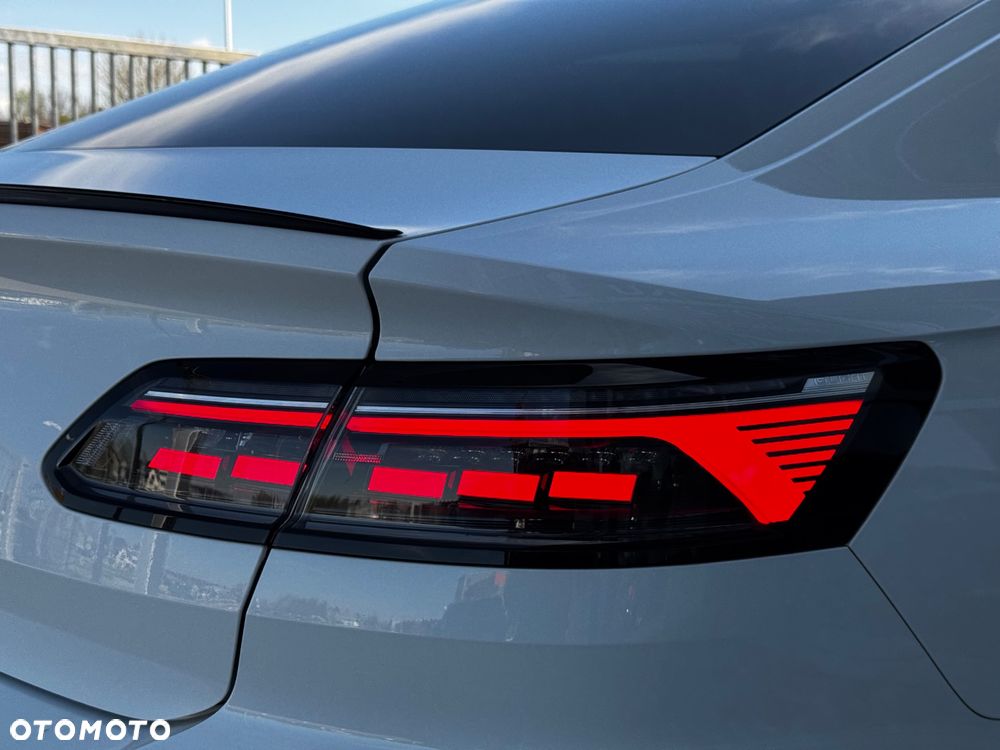 Volkswagen Arteon 2.0 TDI SCR DSG R-Line - 28