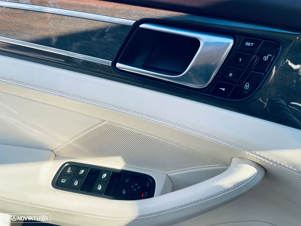 Porsche Panamera 4 E-Hybrid Platinum Edition - 22