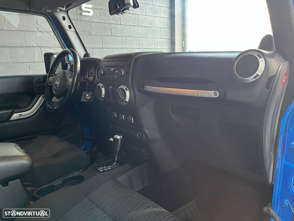 Jeep Wrangler Unlimited 2.8 CRD DPF Auto Sport - 13