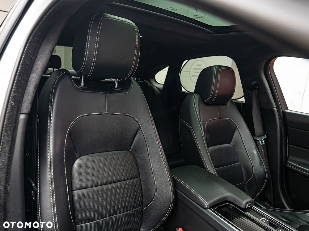 Jaguar XF 2.0 i4D AWD R-Sport - 11