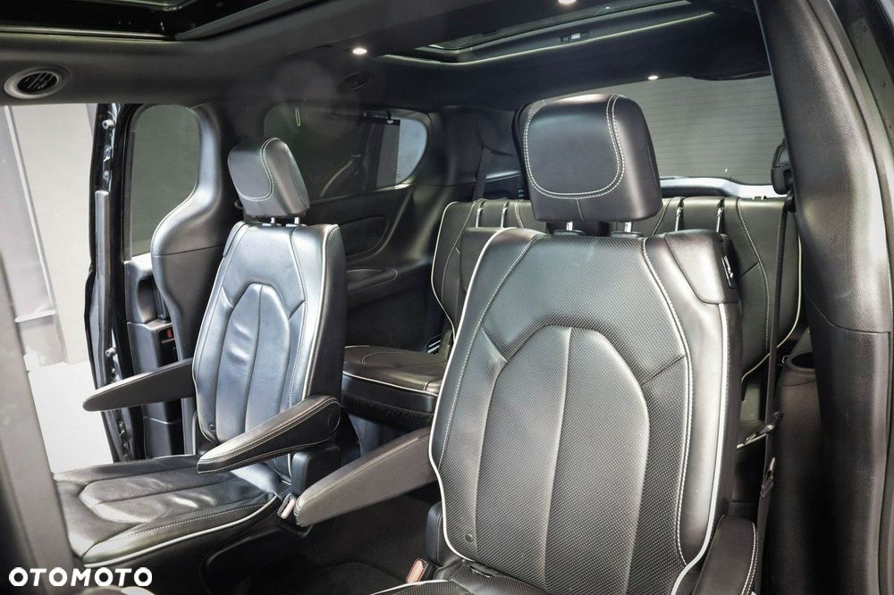 Chrysler Pacifica - 28